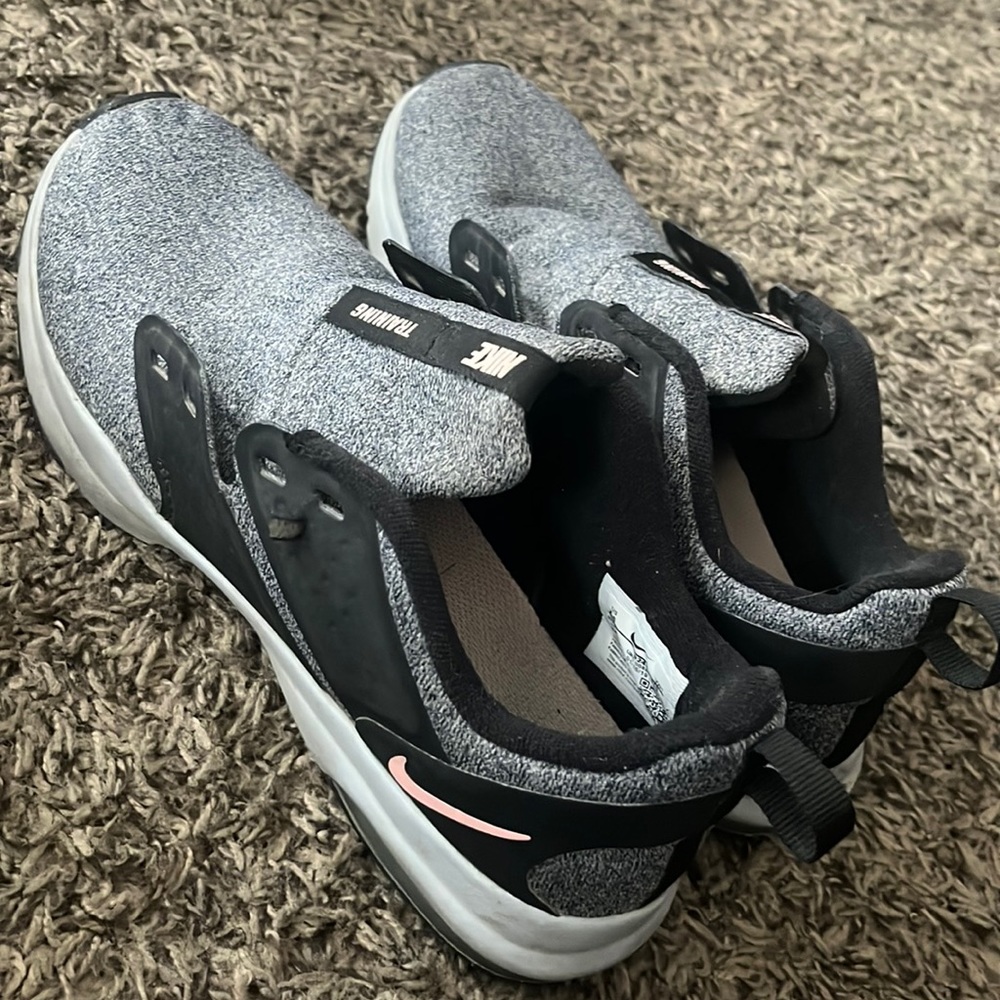 brand: nike size 7.5